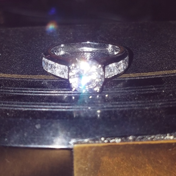 Size 6 925 ring - Picture 2 of 5